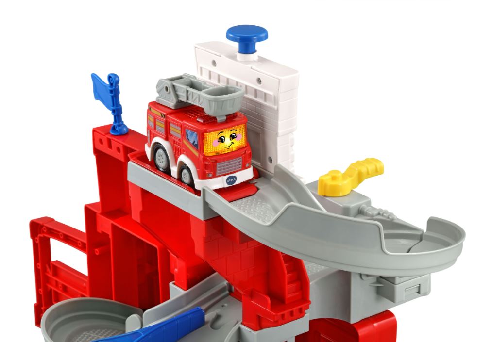 VTech Vroom Vroom Go – Maxi Estación De Bomberos Interactiva, Pista De Coches Con Ascensor Y Rampa, Incluye 1 Vehículo, 4 Zonas Mágicas, Idioma Italiano, Pilas Incluidas, 1 – 5 Años