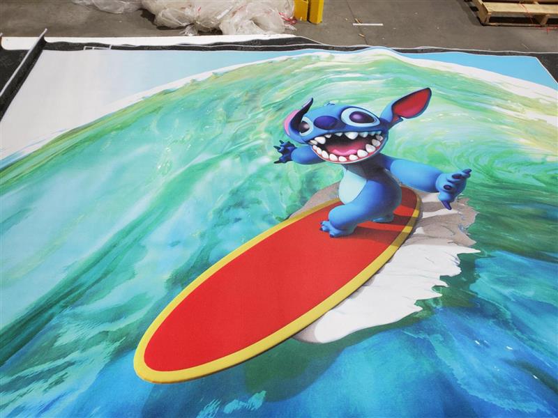 TAPIS DE CHAMBRE - SALLE DE JEUX - STITCH SUR PLANCHE DE SURF